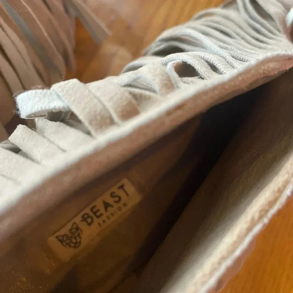 Beast Fringe leather heeled booties Size 8.5 GUC! Bin D - Picture 6 of 8